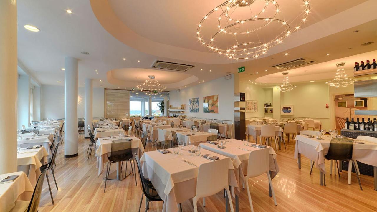 Hotel Rex - Fronte Mare Riccione Exterior photo