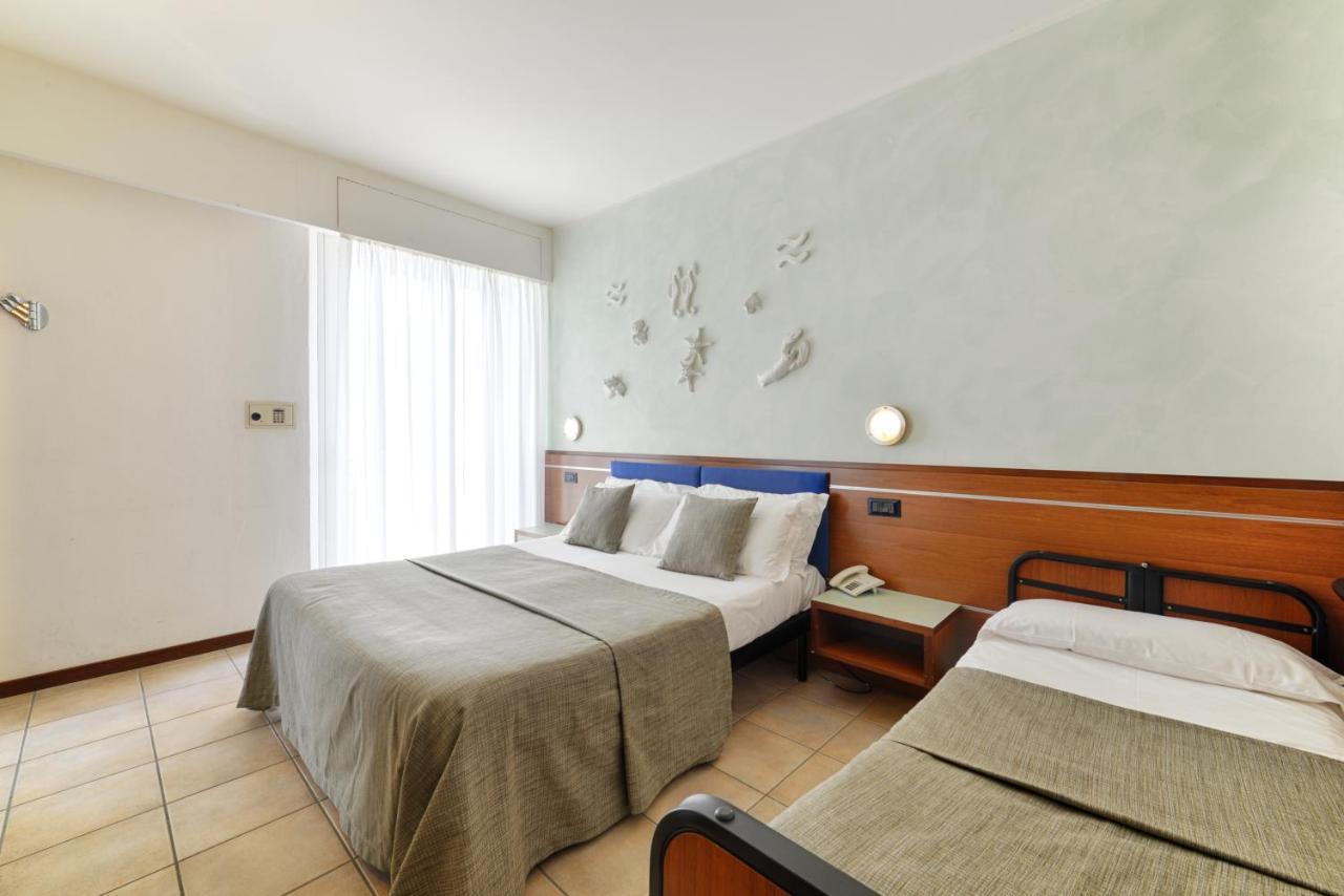 Hotel Rex - Fronte Mare Riccione Exterior photo