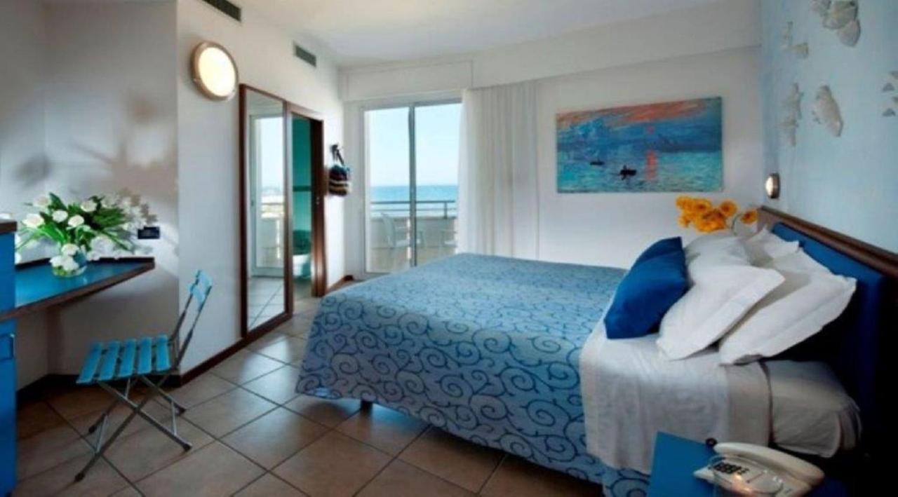 Hotel Rex - Fronte Mare Riccione Exterior photo
